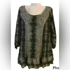 Style & Company animal print women’s pullover ruffle bottom‎ ruched sleeve L